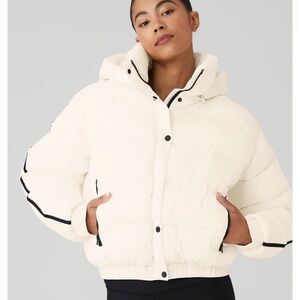 NWT Alo Yoga Aspen Love Puffer Jacket Size Small